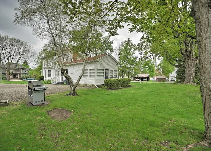 Romantic Country Apt By Lake Erie & Wineries!