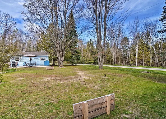 Gateway To Boyne Mtn! 'Nestle By Lake' Cottage