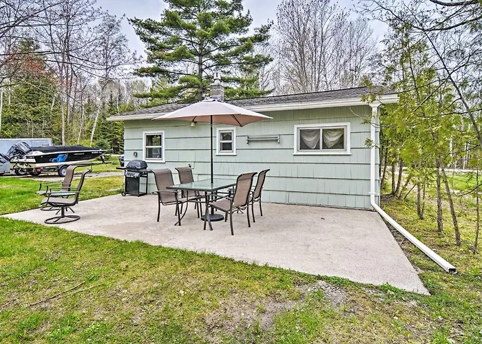 Walk To Lakefront! Cabin 21 Mi To Boyne Mtn Resort