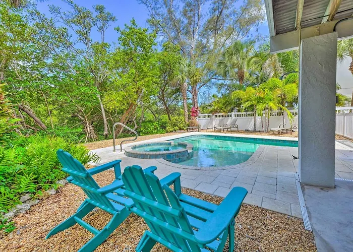 Canal-Front Gem W/ Pool & Hot Tub In Anna Maria