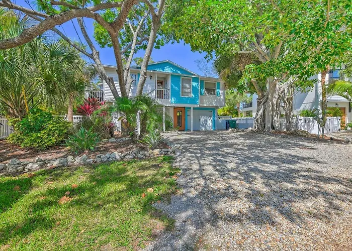 Canal-Front Gem W/ Pool & Hot Tub In Anna Maria