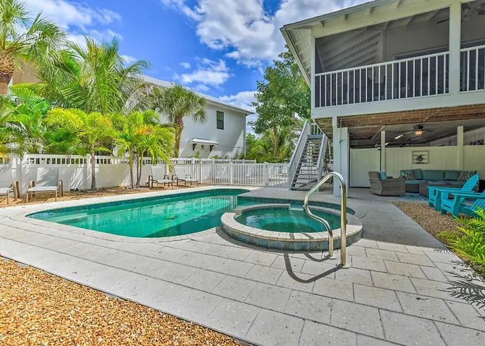 Canal-Front Gem W/ Pool & Hot Tub In Anna Maria