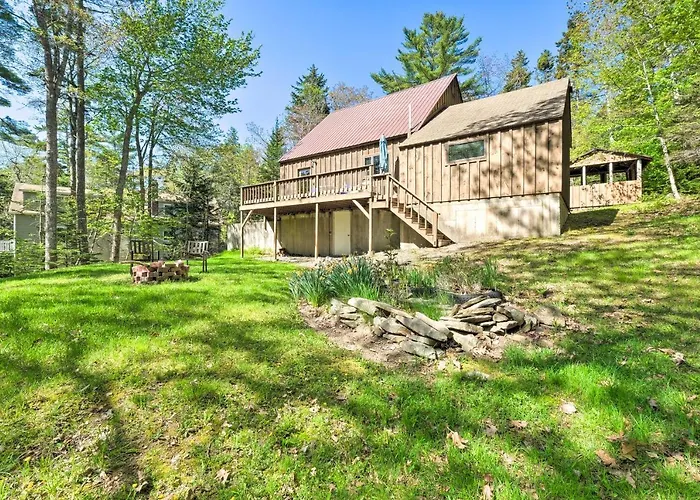 1 Mi To Downtown Bbh: Coastal Cabin W/ Deck & Yard