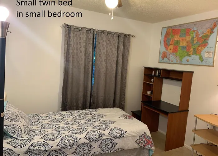 House 3Br 1-Bath, 8-Min From Indian Rocks Beach, Nice Park Thru Back Gate