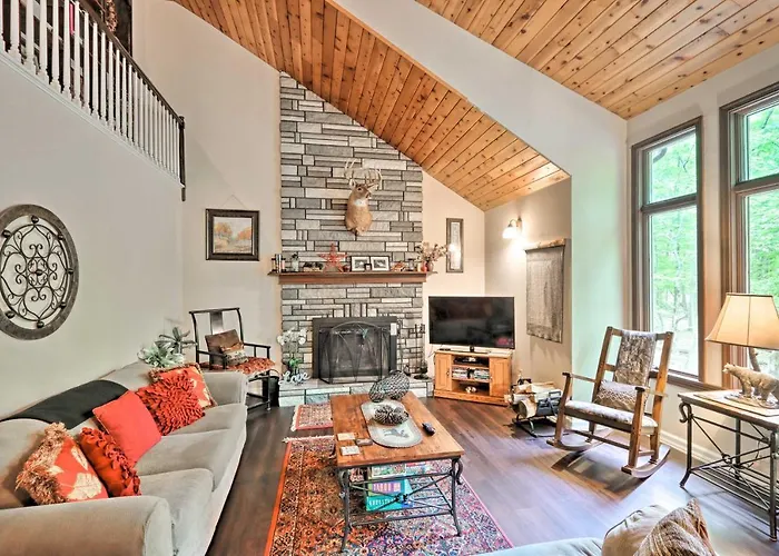 Relaxing Eagle Rock Resort Home - 1 Block To Lake!