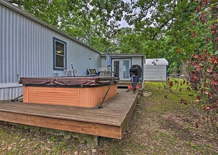 Hot Tub & Deck: Tranquil Home Near Grand Lake