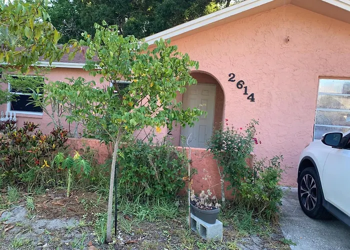 House 3Br 1-Bath, 8-Min From Indian Rocks Beach, Nice Park Thru Back Gate
