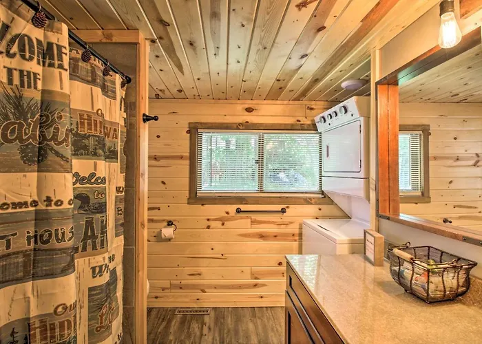Dock, Sauna & Hot Tub! 'Loon Lake Lodge'