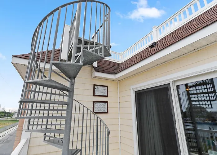 ❤️ The Top End Townhomes With Stunning Views On One-Of-A-Kind Rooftop Deck! Wow!