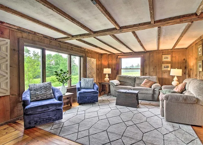 Renovated Farmhouse < 1 Mile To Okemo Mountain!