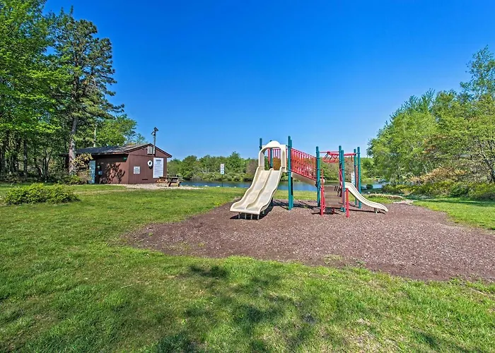Fire Pit & Hot Tub: Poconos Family Cabin!
