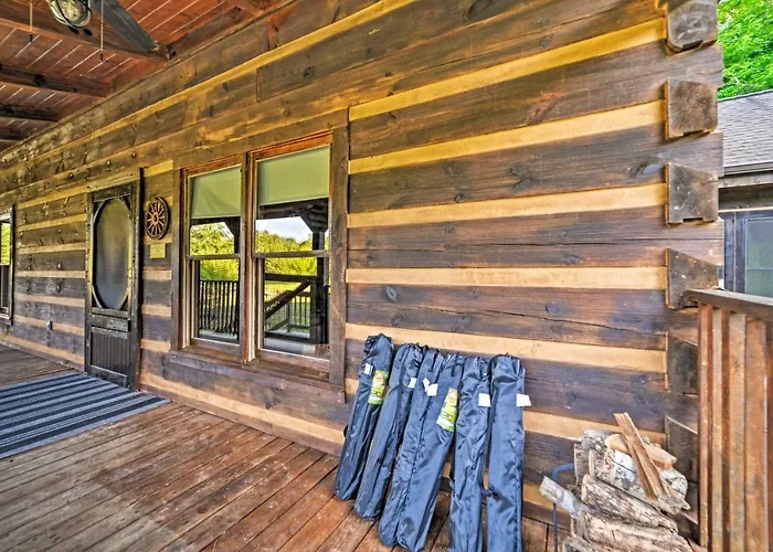 Quiet Cabin Retreat On 30 Acres Near Kentucky Lake
