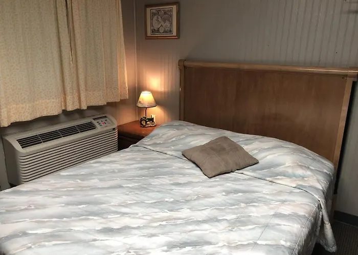 Town N' Country Motel & Shuttle