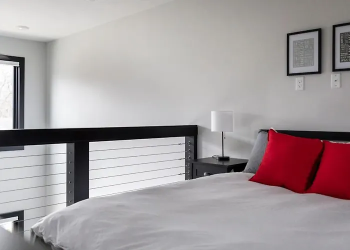 Center City Lofts 508 Unit 2 Close To Downtown And The Tart Trail