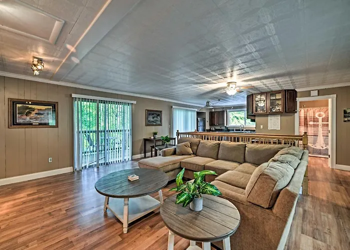 Lake Barkley Home: Private Dock, Kayaks, Fire Pit!