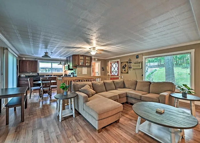 Lake Barkley Home: Private Dock, Kayaks, Fire Pit!