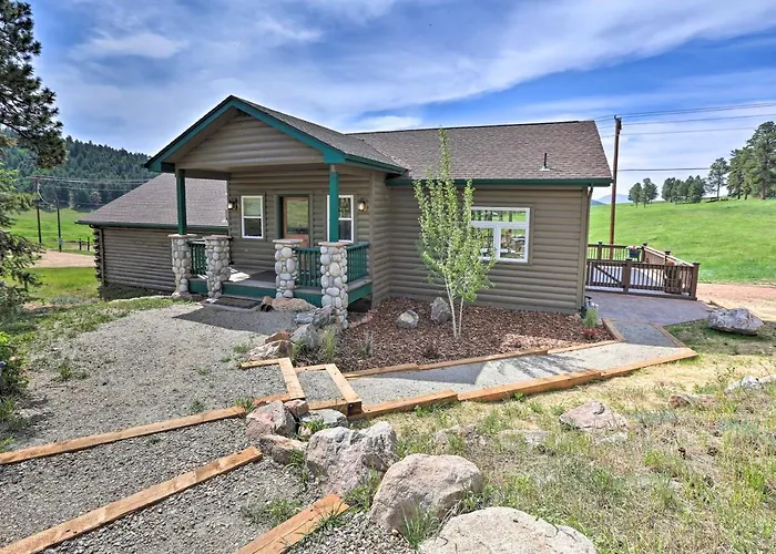On-Site Hiking Access: Mtn-View Conifer Cabin