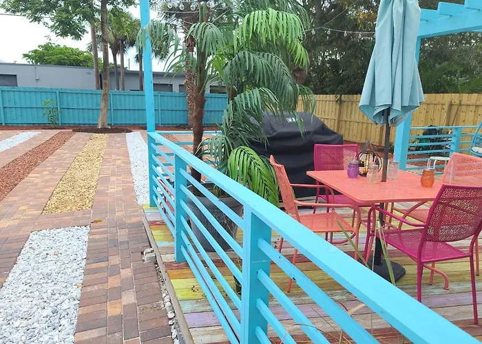 Lake Worth Beach Paradise Cove Cottage 2-1Bedroom