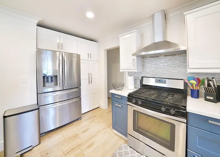 @ Marbella Lane - Vibrant 4Br Rwc Ldry + P