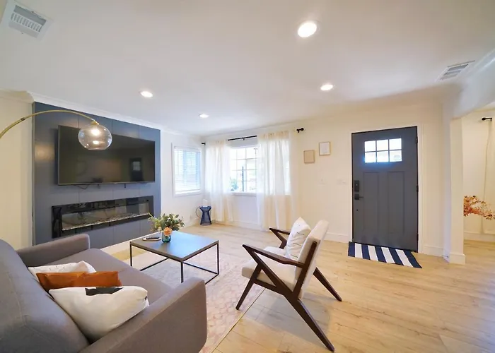 @ Marbella Lane - Vibrant 4Br Rwc Ldry + P
