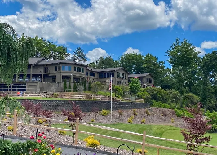 Beautiful Connestee Falls Home W/ Porch In Brevard