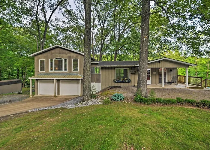 Lake Barkley Home: Private Dock, Kayaks, Fire Pit!