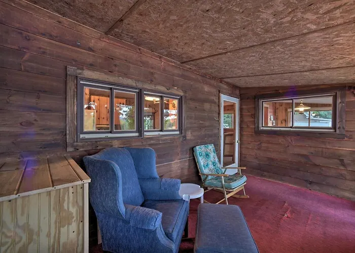 Riverfront Escape W/ Dock: 19 Mi To Saratoga!