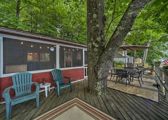 Riverfront Escape W/ Dock: 19 Mi To Saratoga!