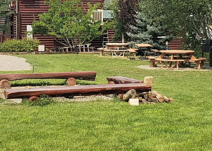 Wolf Den Log Cabin Motel And Rv Park