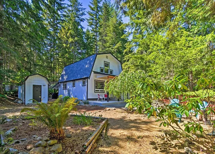 Quaint Lake Cushman Cottage W/ Private Access!