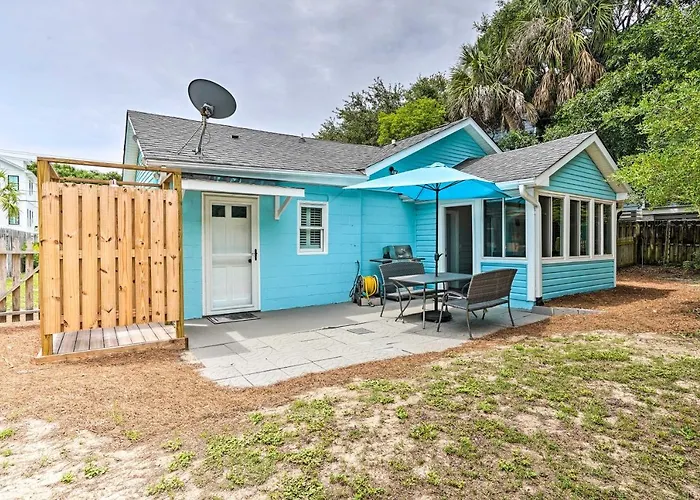 Beachy Isle Of Palms Home: 1 Block To Coast!