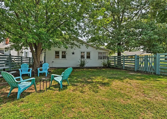 'The Blue Crab Cottage' - 3 Blocks From The Beach!