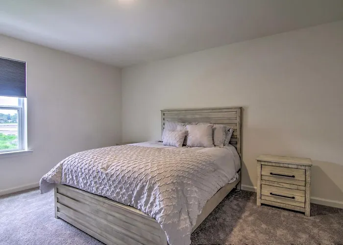 4 Mi To Bethany Beach: Townhome W/ Screened Porch