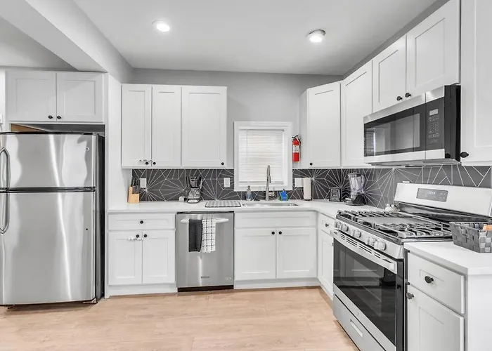 Dave And Busters, Outlets, Convention Center Across Street W Parking - Sleeps 15