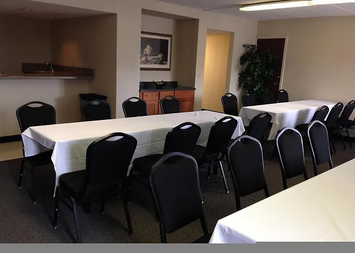 Norwood Inn & Suites La Crosse