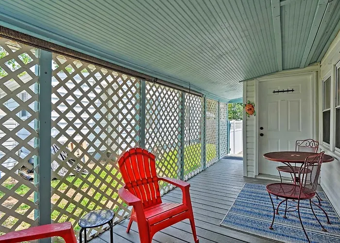 'The Blue Crab Cottage' - 3 Blocks From The Beach!