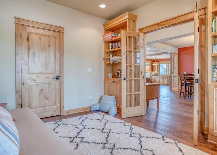 11 Dogleg Lane - Meredith Lodging
