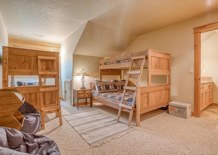 11 Dogleg Lane - Meredith Lodging