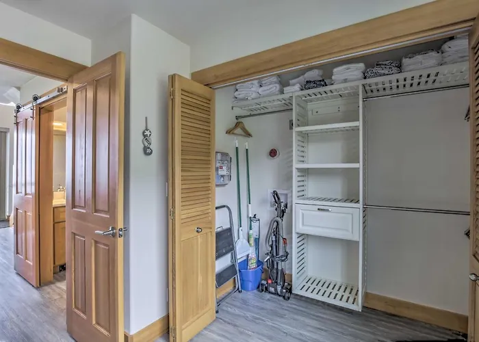 Yachats Gem W/ Private Beach Access, Views