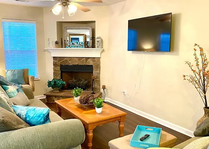 Spacious & Comfy Home In Ultra-Convenient Location 2025 Traveller Award Winner