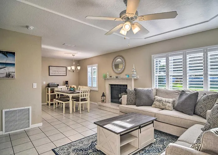 4 Mi To Indian Rocks Beach! Home W/ Screened Lanai