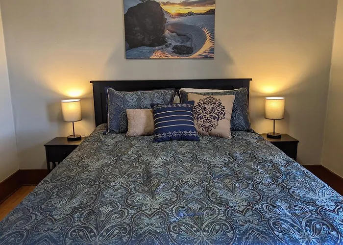 The Lewis House-Upper Level-A Peaceful Spot!