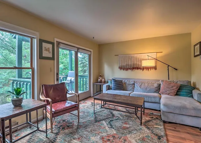 Lake Placid Gem W/ Patio & Views < 1 Mi To Beach!