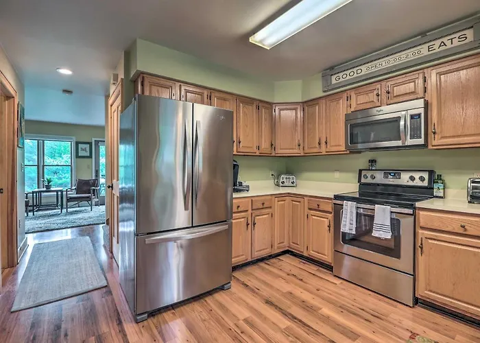 Lake Placid Gem W/ Patio & Views < 1 Mi To Beach!