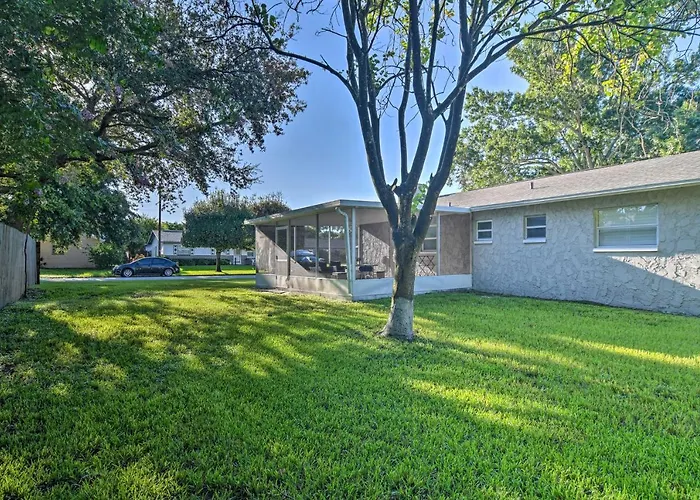 4 Mi To Indian Rocks Beach! Home W/ Screened Lanai