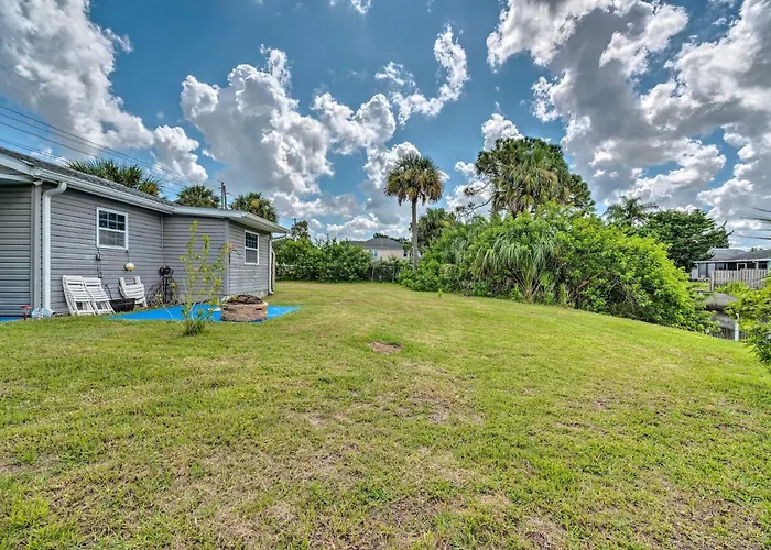 2 Mi To Beach: Canal-Front Home In Hudson!