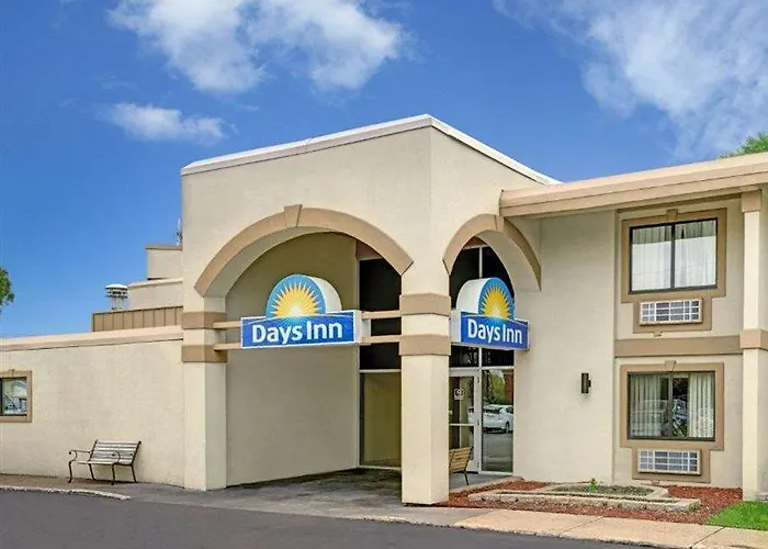 Days Inn By Wyndham Bloomington West