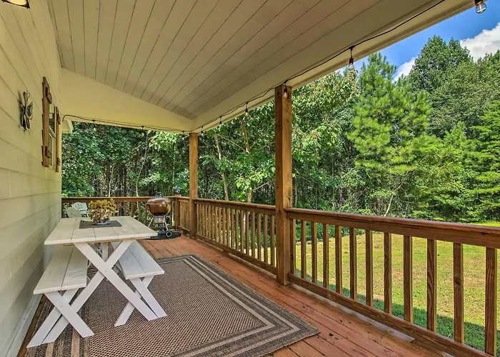 Stylish Fort Payne Retreat: Hike & Rock Climb