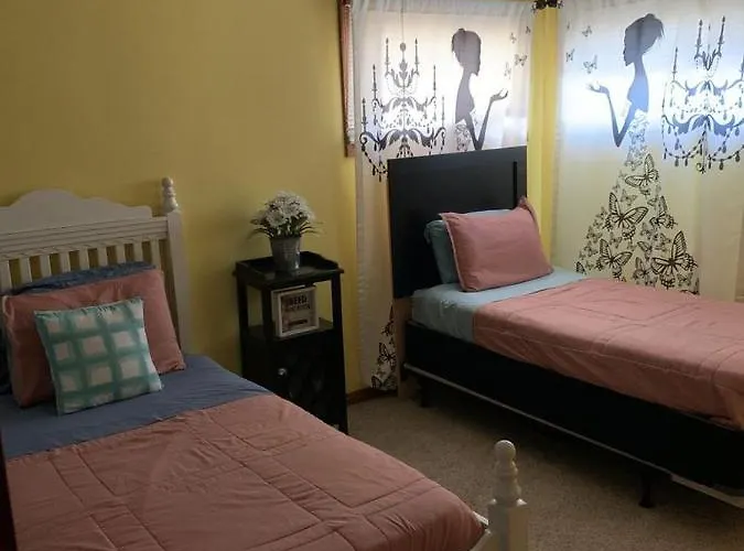 Niagara Falls Private Brick Vacation Home