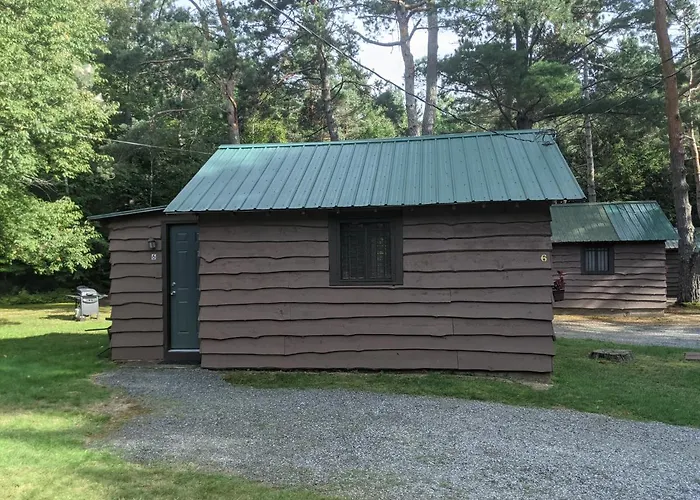 Moreno'S Adirondack Cabins